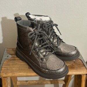 UGG Kids Boots in Metallic Gray